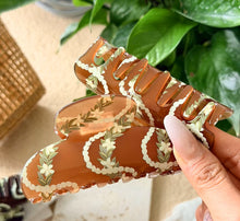 Load image into Gallery viewer, Lei Leaf Hair Claw - Brown
