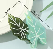 Load image into Gallery viewer, Tropical Leaf Hair Claw - Army Green
